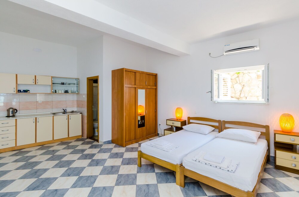Sea & Stone Apartments