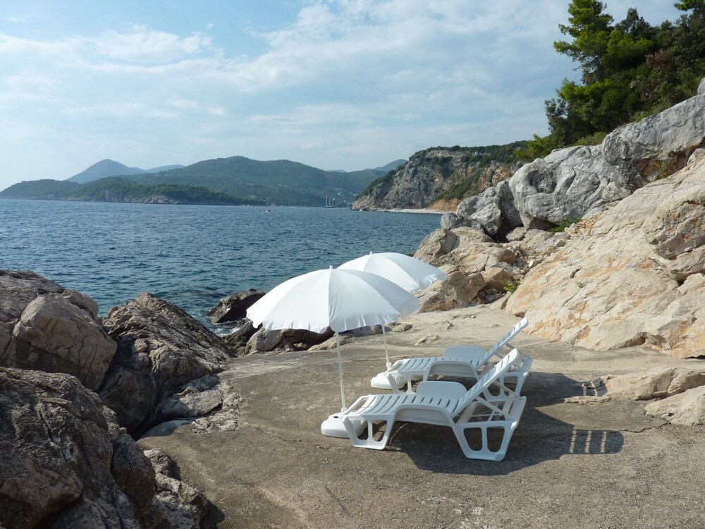 Sea & Stone Apartments