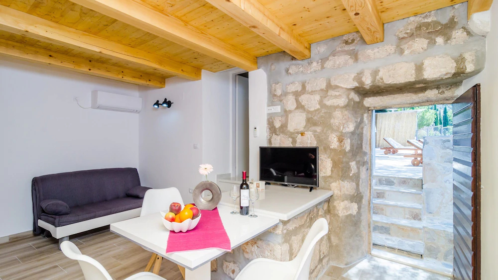 Shining Star Apartments