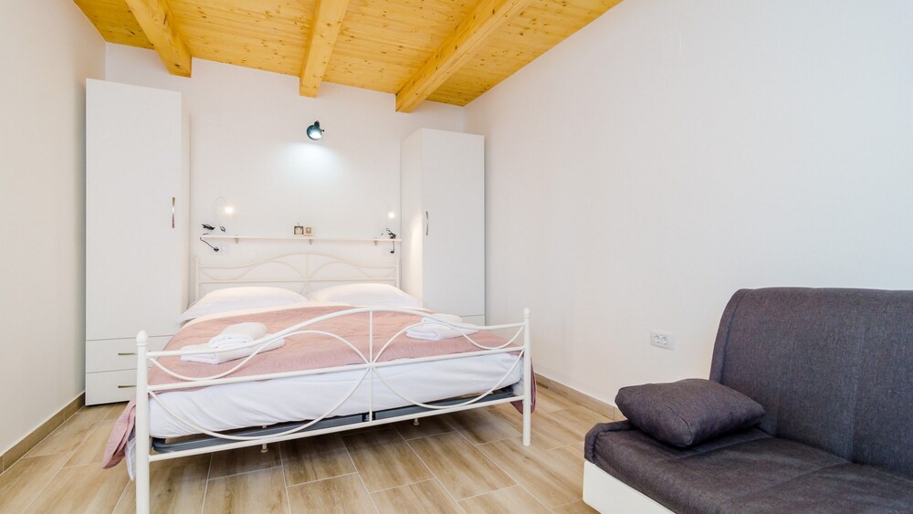 Shining Star Apartments