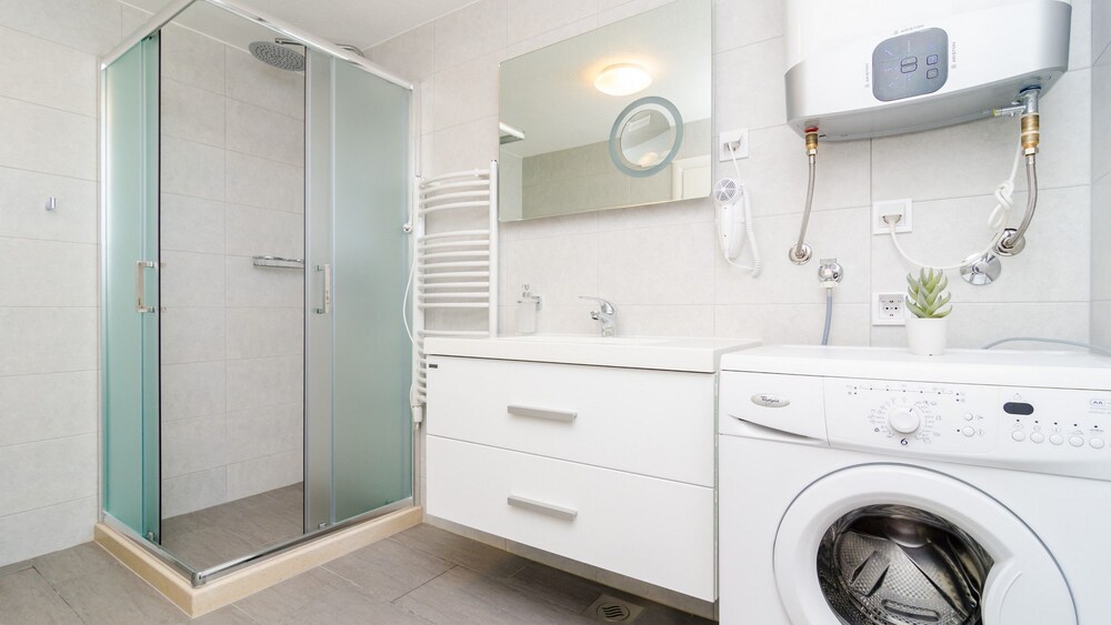 Shining Star Apartments