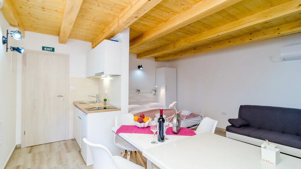 Shining Star Apartments
