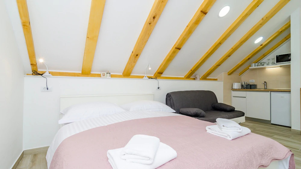 Shining Star Apartments