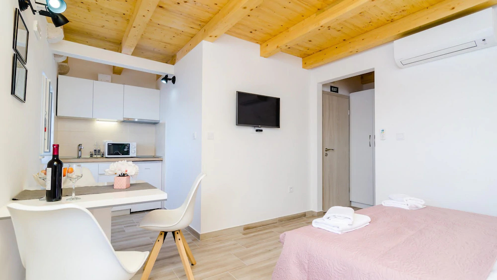 Shining Star Apartments