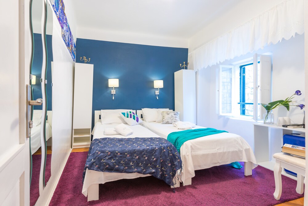 Star Rooms & Studios