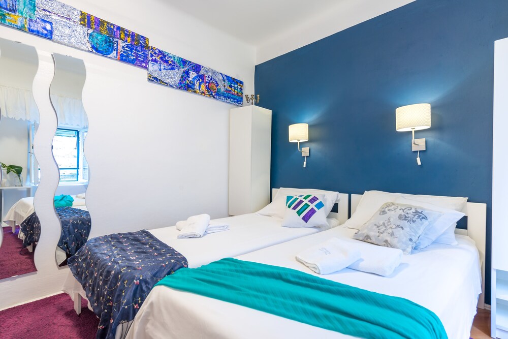 Star Rooms & Studios