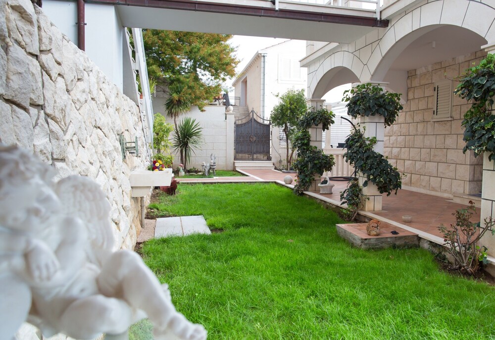 Villa Arion