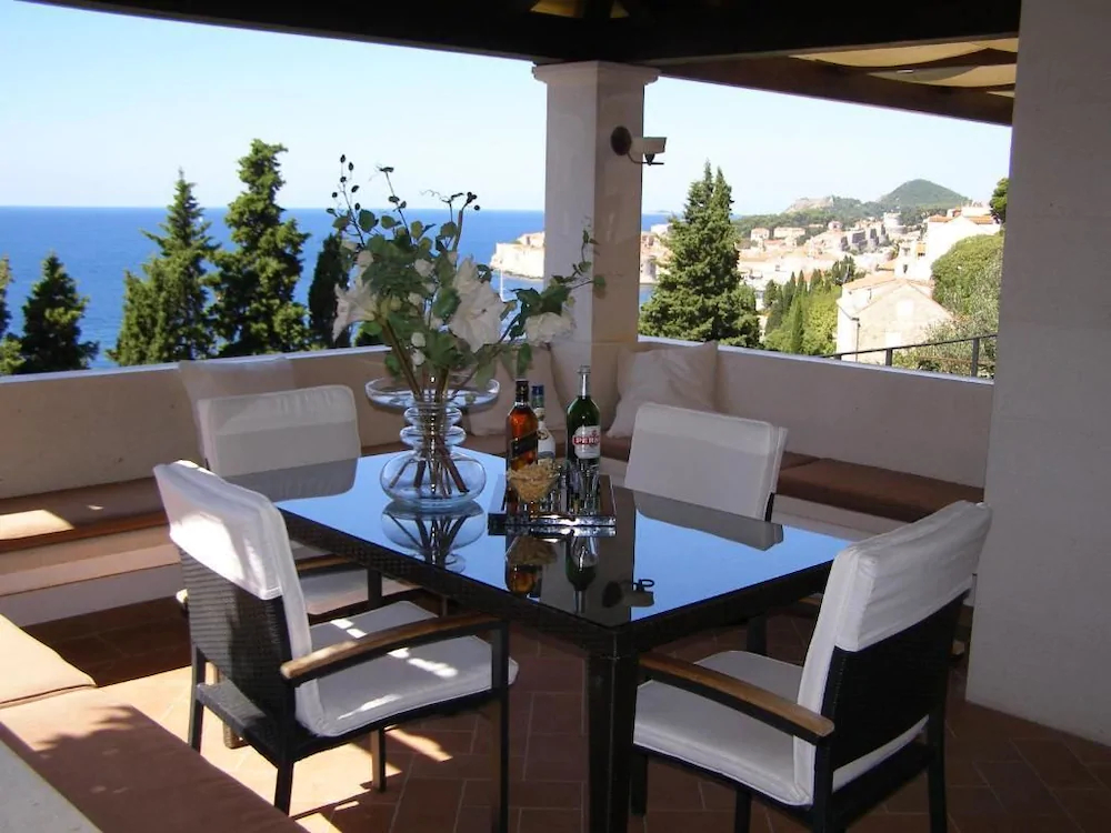 Villa King
