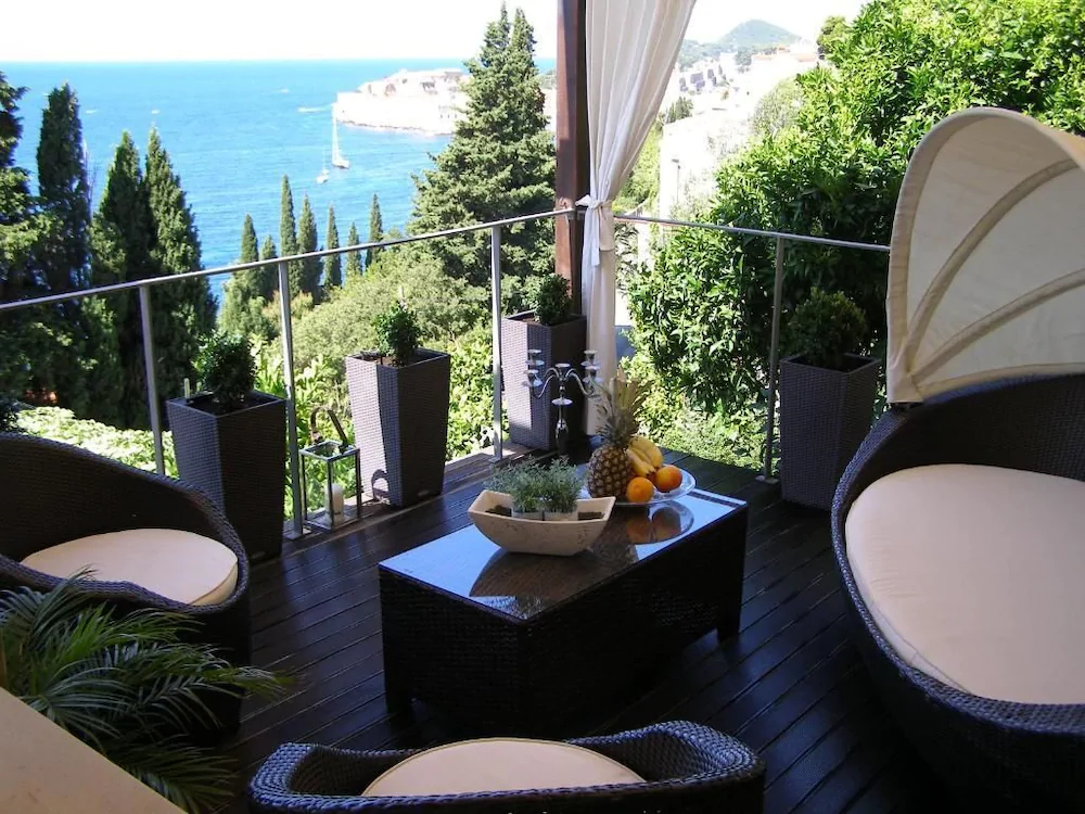 Villa King