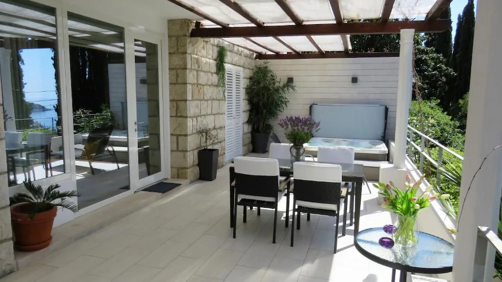 Villa King