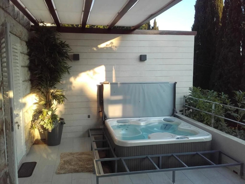 Villa King