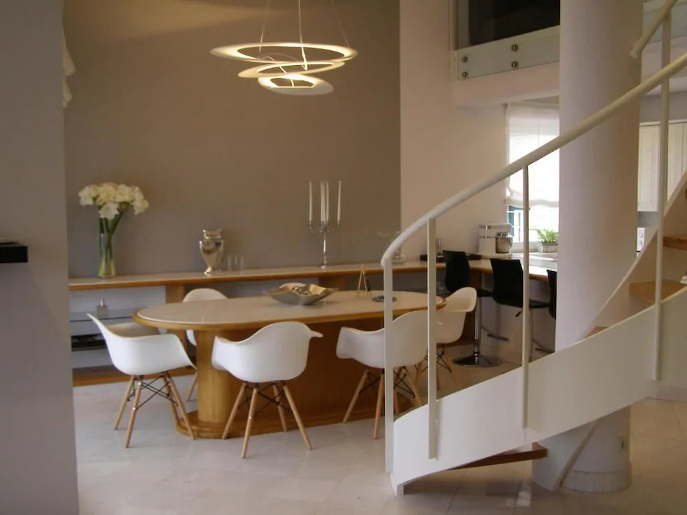 Villa King