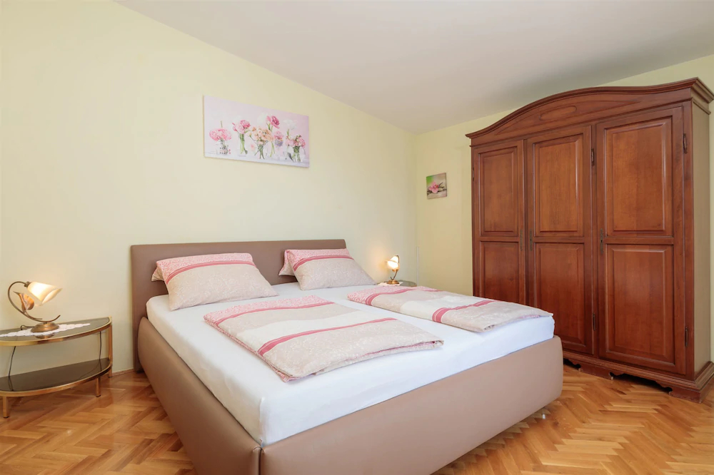 Apartments And Room Alen