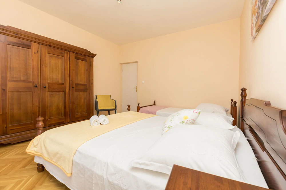 Apartments And Room Alen