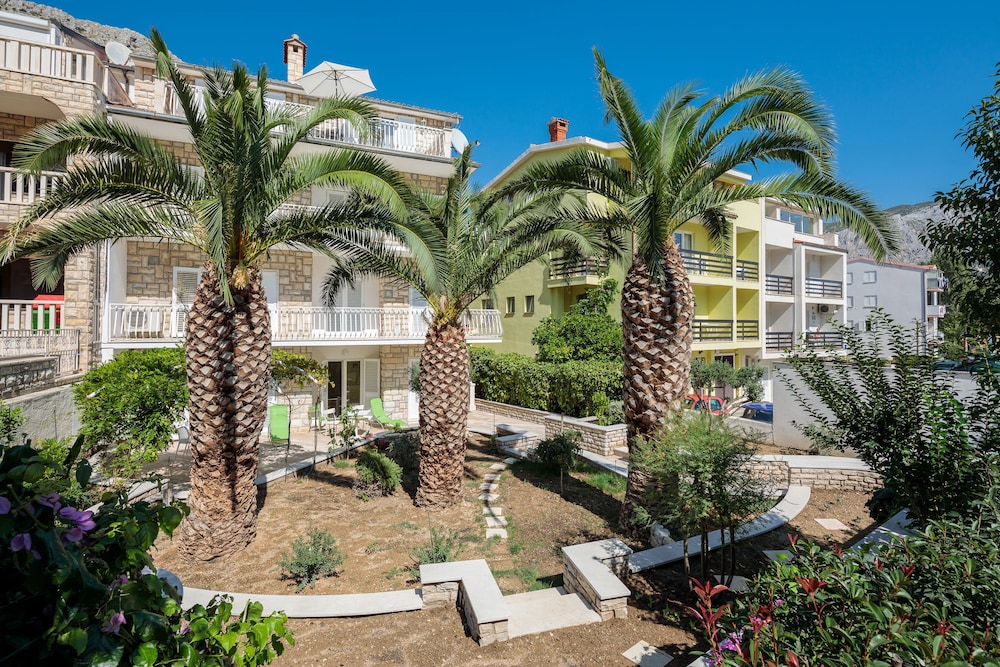 Apartments And Room Alen