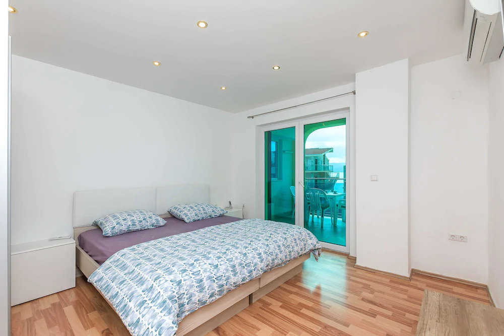 Apartments Road Star