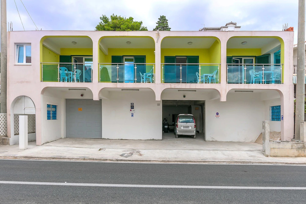 Apartments Road Star