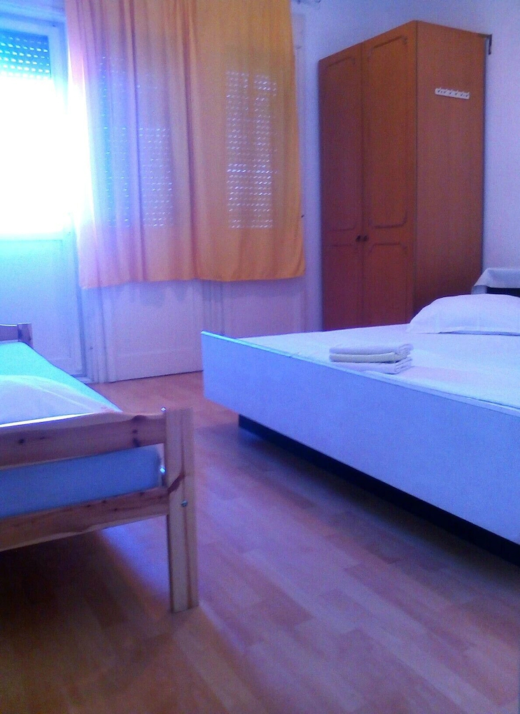 Apartments & Rooms Nazor