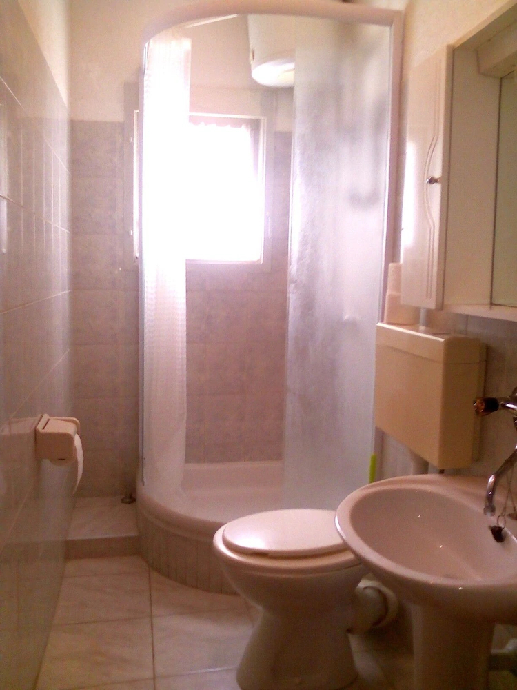 Apartments & Rooms Nazor