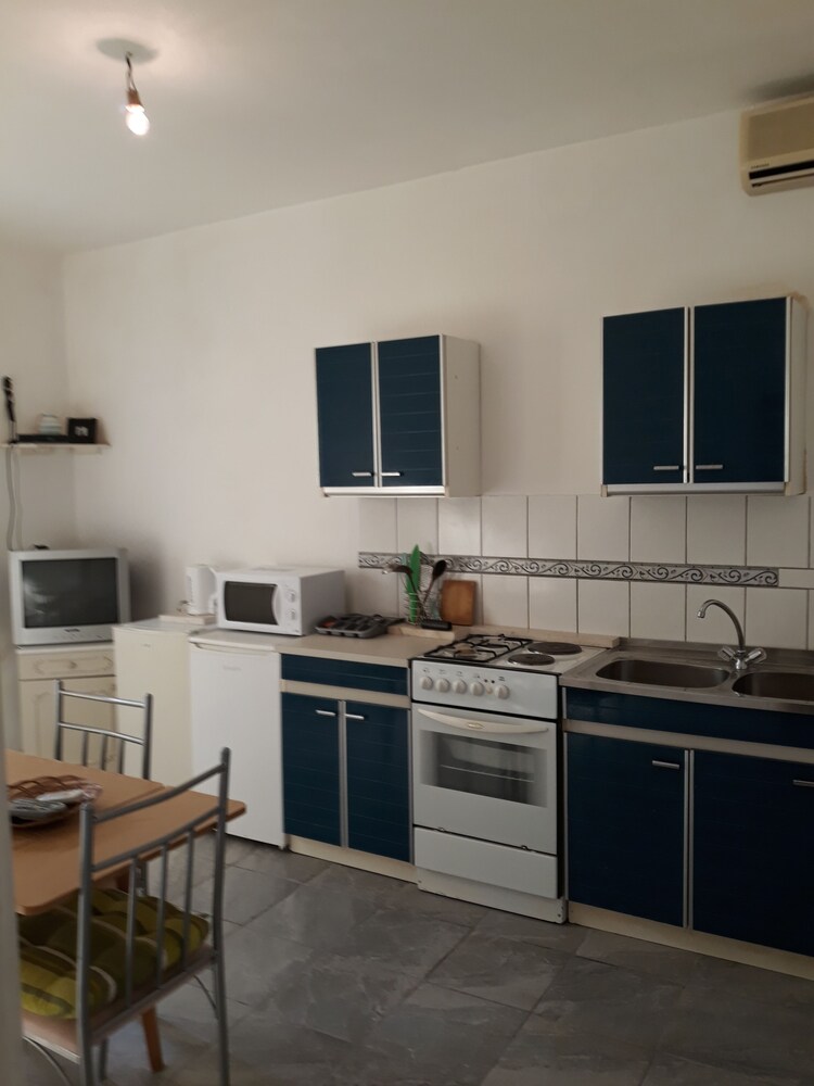 Apartments & Rooms Nazor