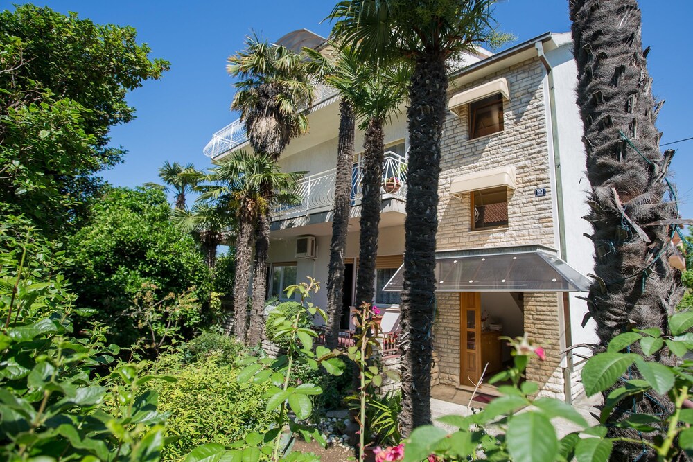 Apartments Loncar