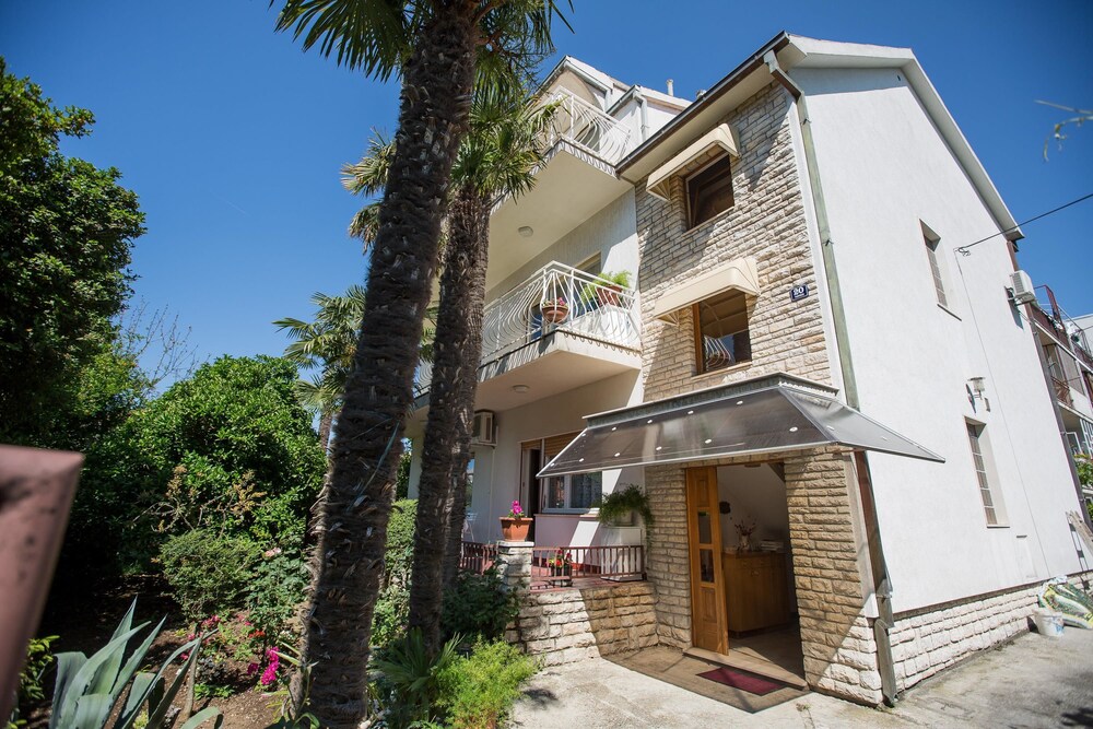 Apartments Loncar