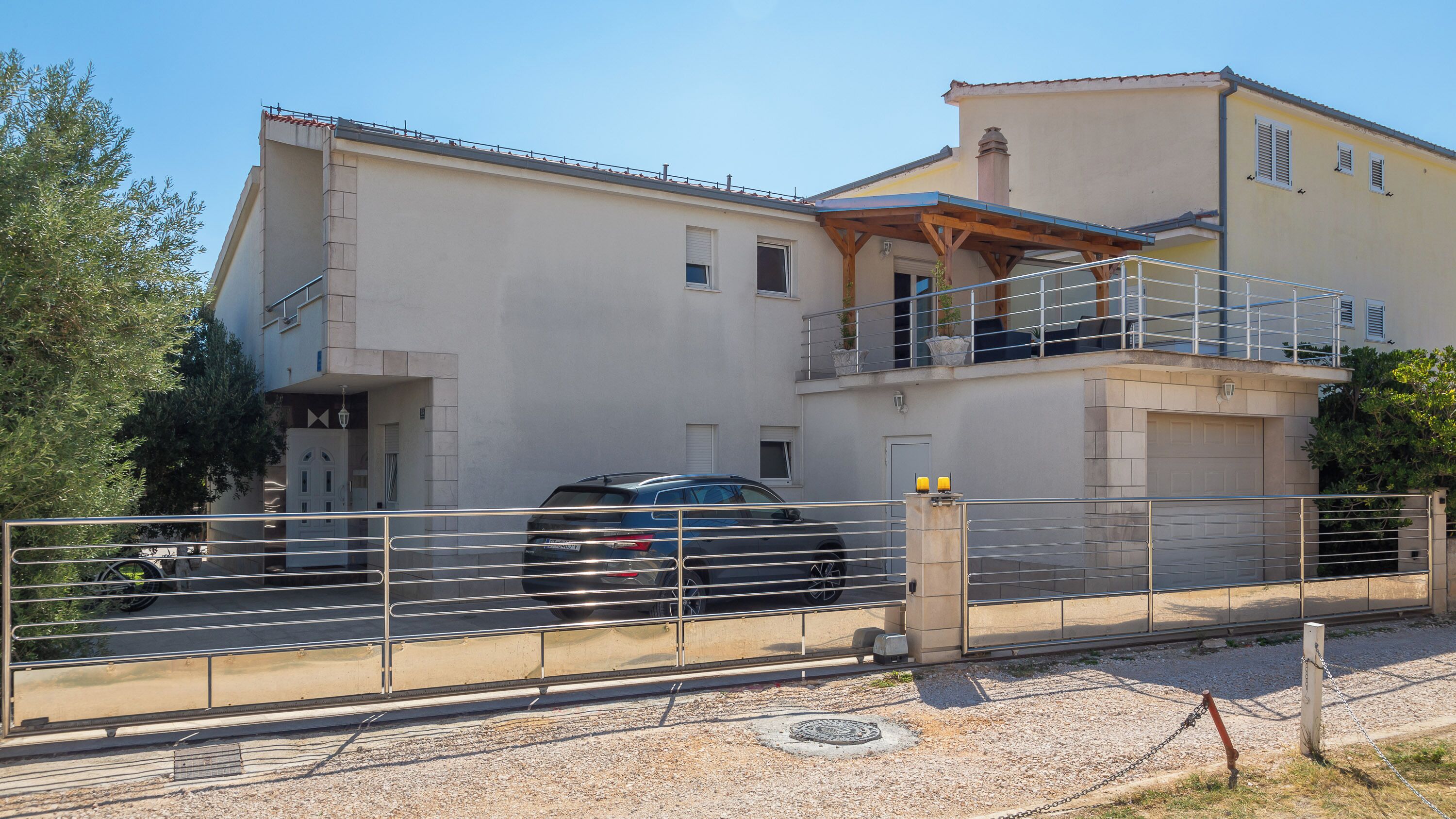 Sunshine Holiday Home