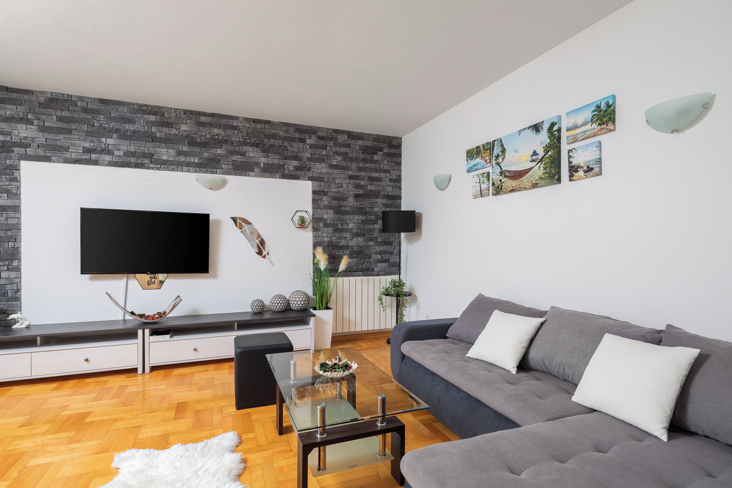Sunshine Holiday Home