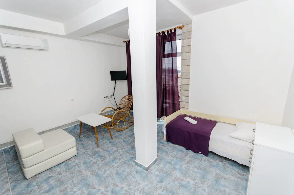 Apartment And Rooms Ivan