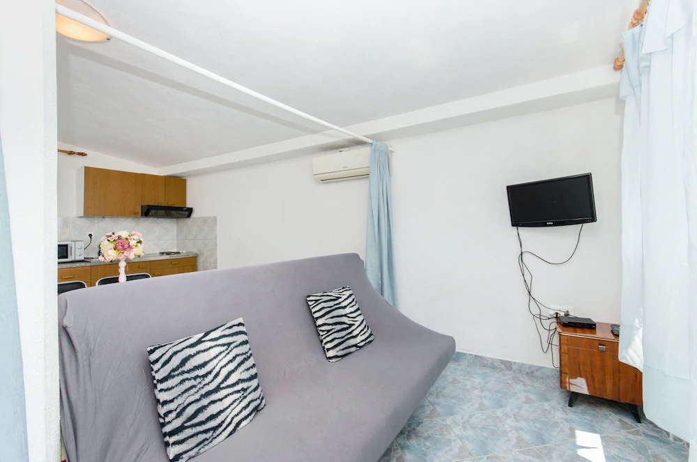 Apartment And Rooms Ivan