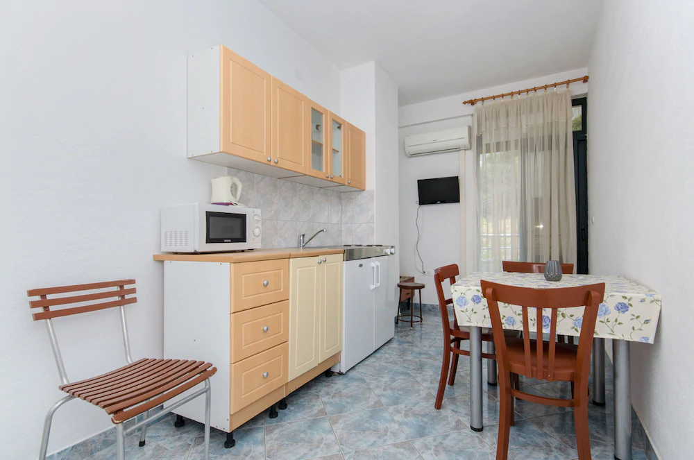 Apartment And Rooms Ivan