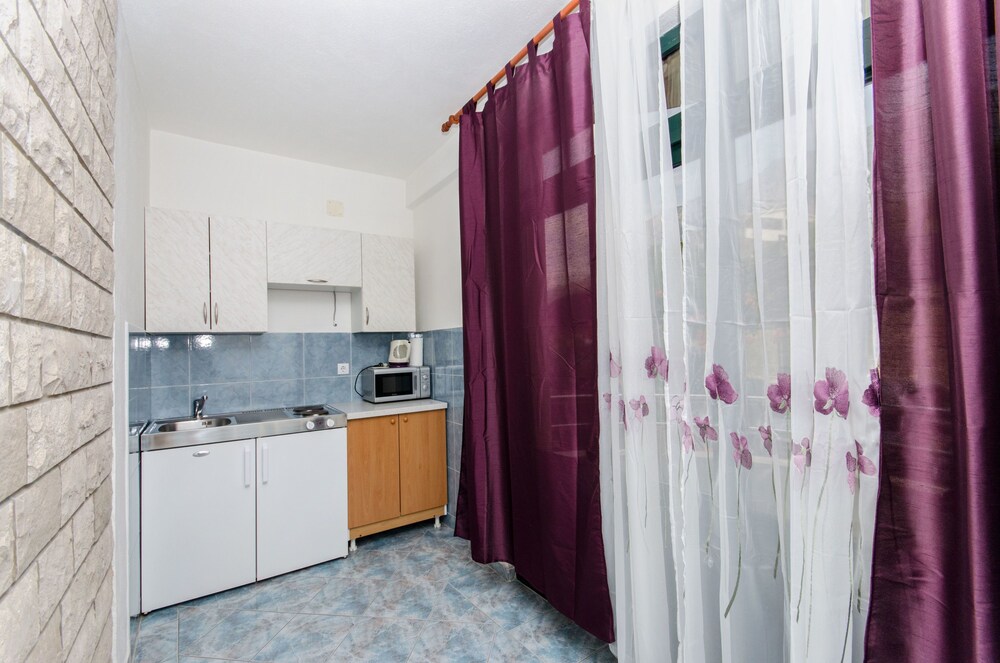 Apartment And Rooms Ivan