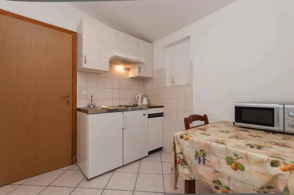 Apartment And Rooms Ivan