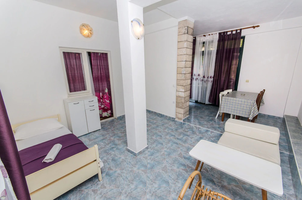 Apartment And Rooms Ivan