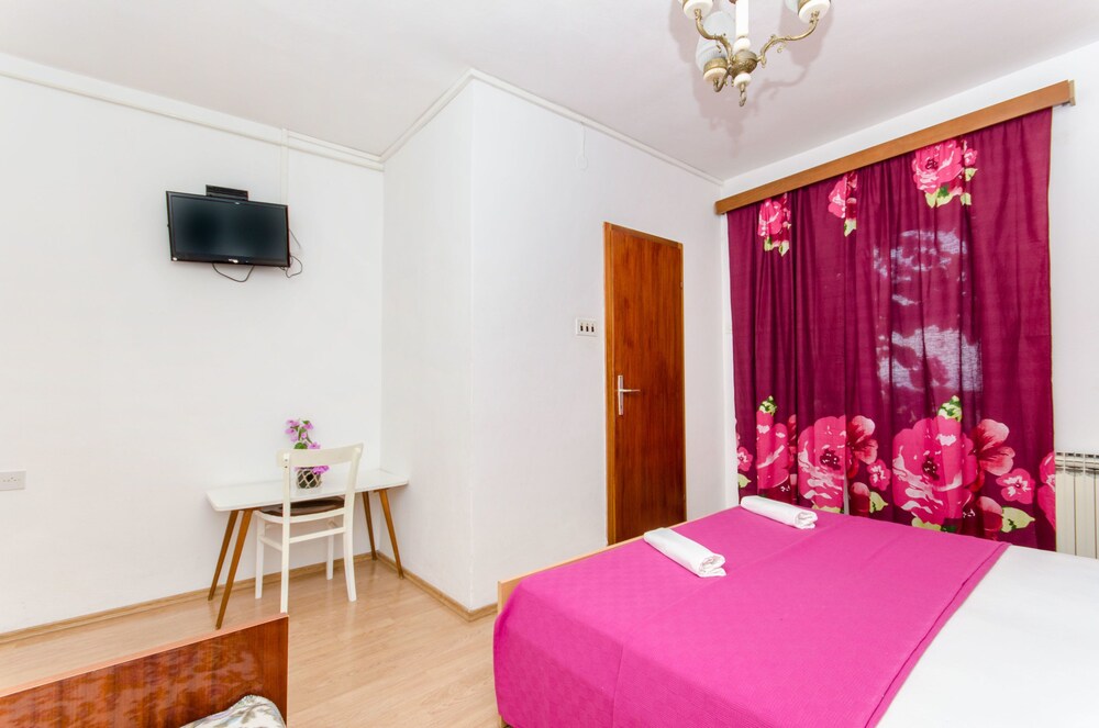 Apartment And Rooms Ivan