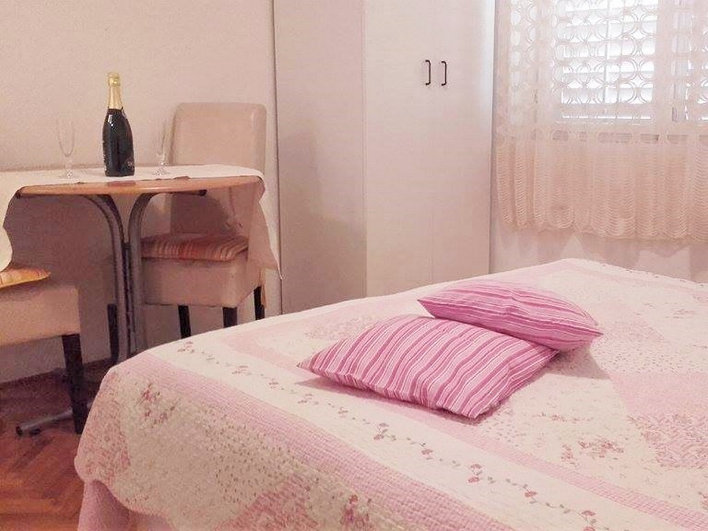 Apartments Jela
