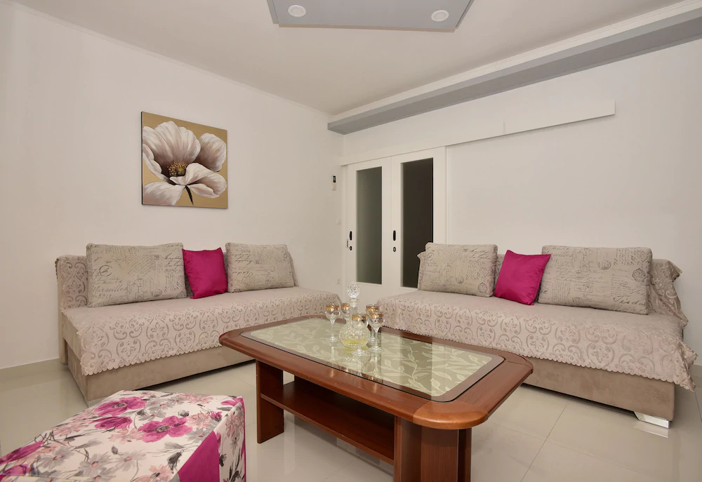 Ivana Apartments