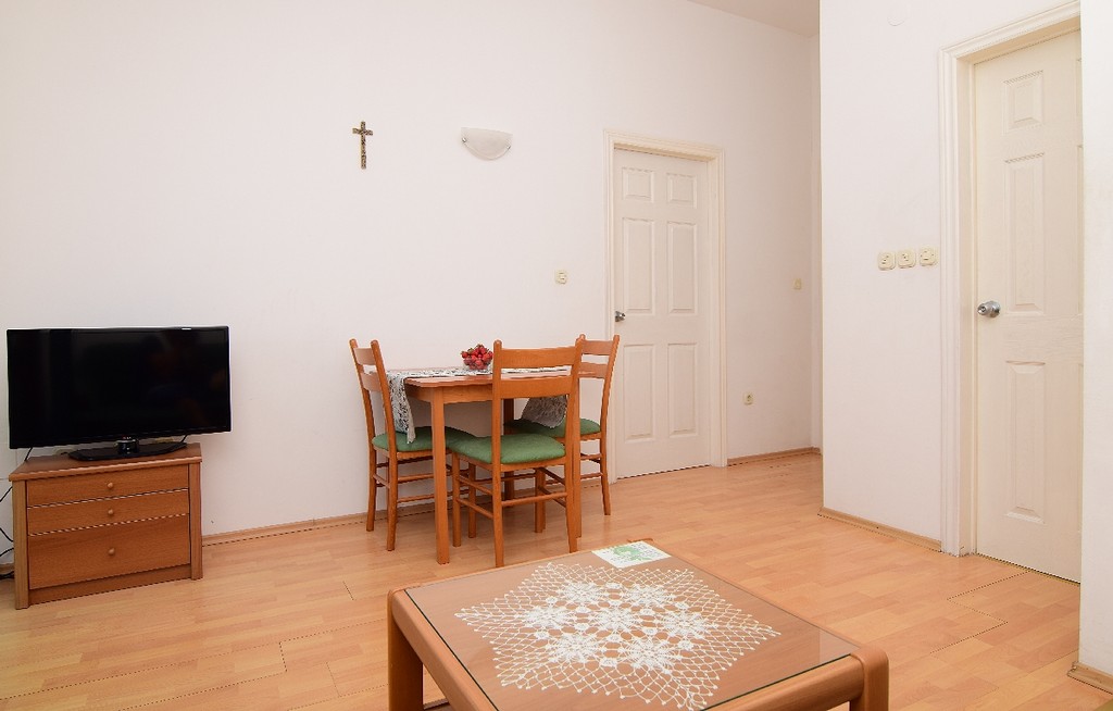 Renata Apartments