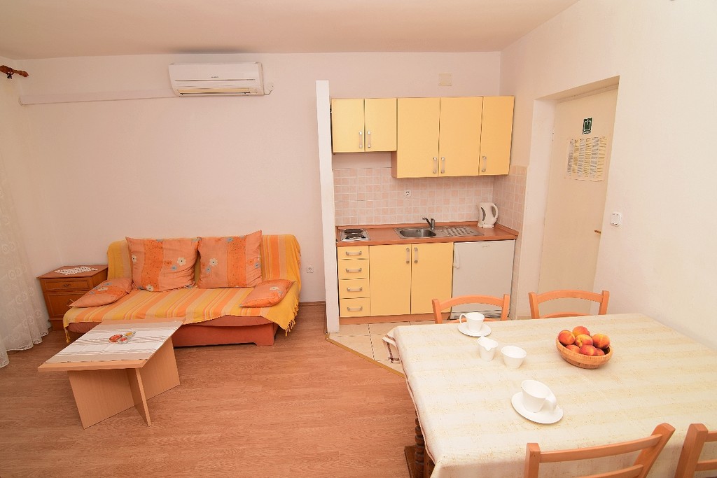Renata Apartments