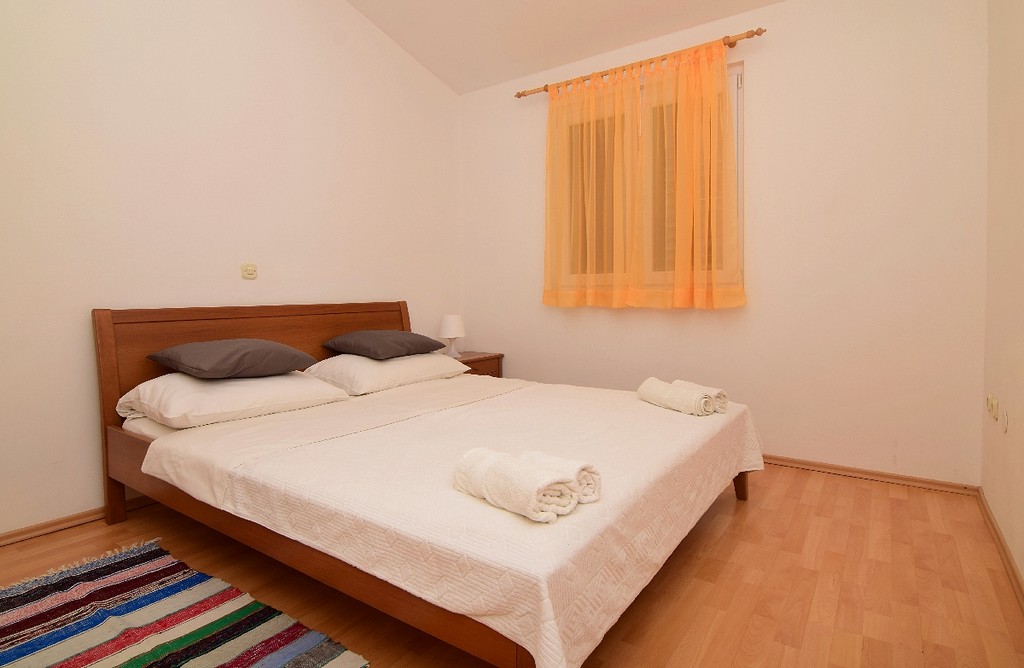 Renata Apartments