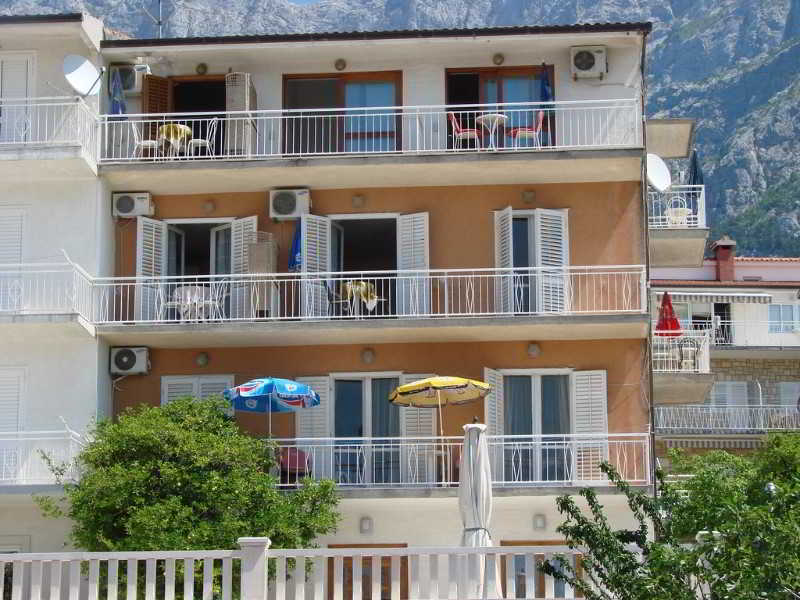 Renata Apartments