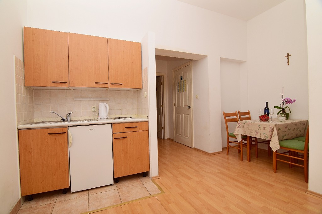 Renata Apartments