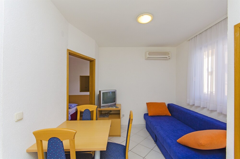 Apartments Jakov