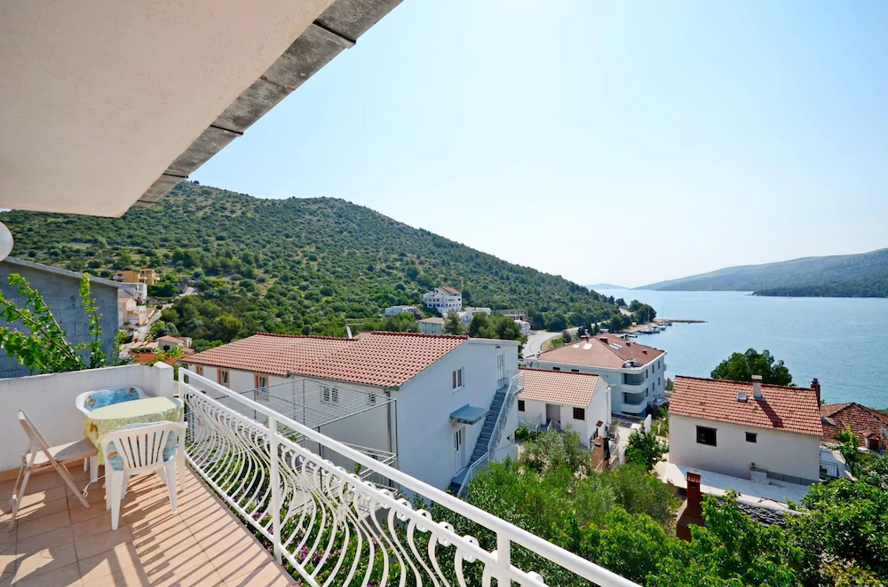 Apartments Jakov