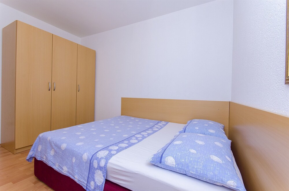 Apartments Jakov