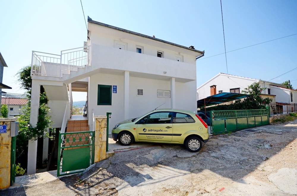 Apartments Jakov