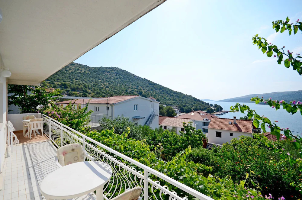 Apartments Jakov