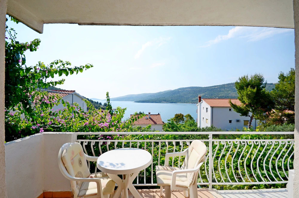 Apartments Jakov