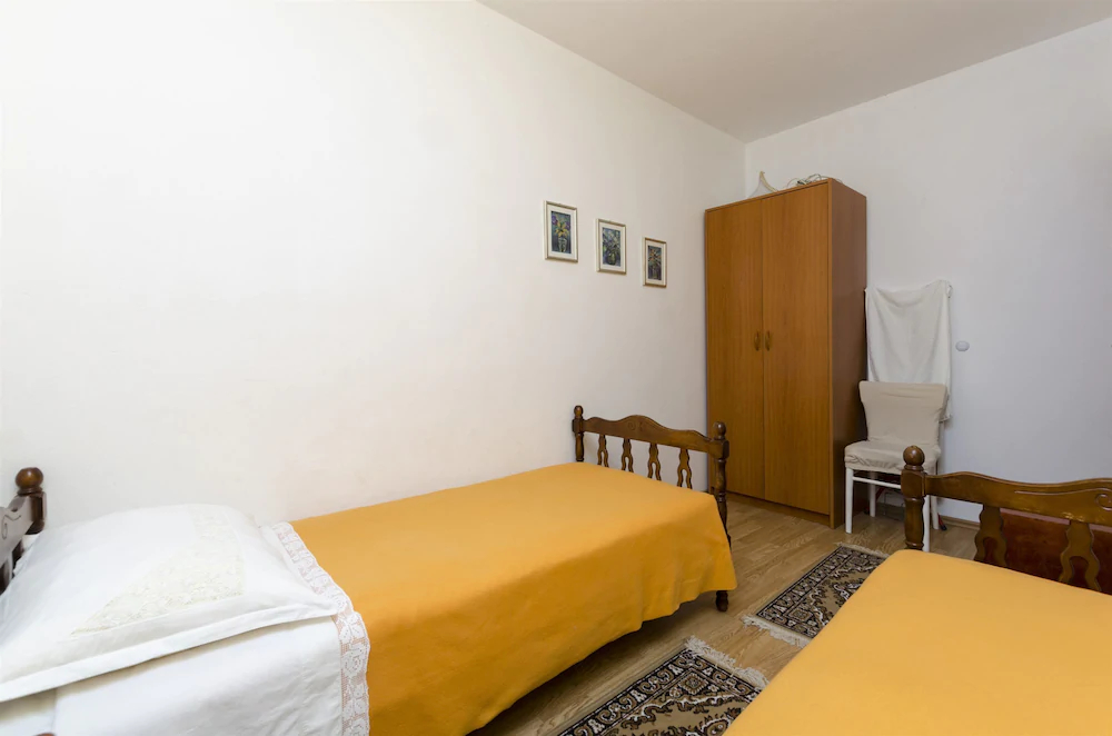 Apartments Mladenka