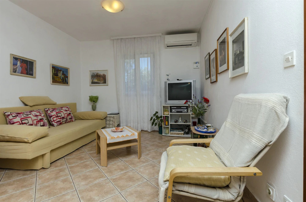 Apartments Mladenka
